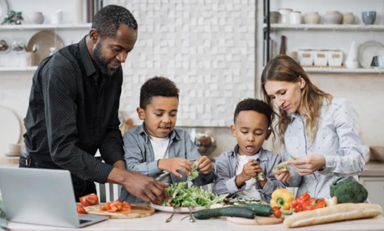 How Dietitians Assist Families In Developing Better Eating Practices
