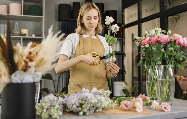 Weekly Corporate Flower Delivery: A Secret to a Vibrant Office